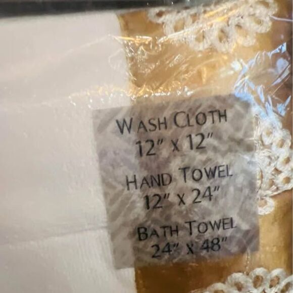 Cynthia Collection 18-Piece Embroidered Bathroom Set (New in Package) - Picture 7 of 9